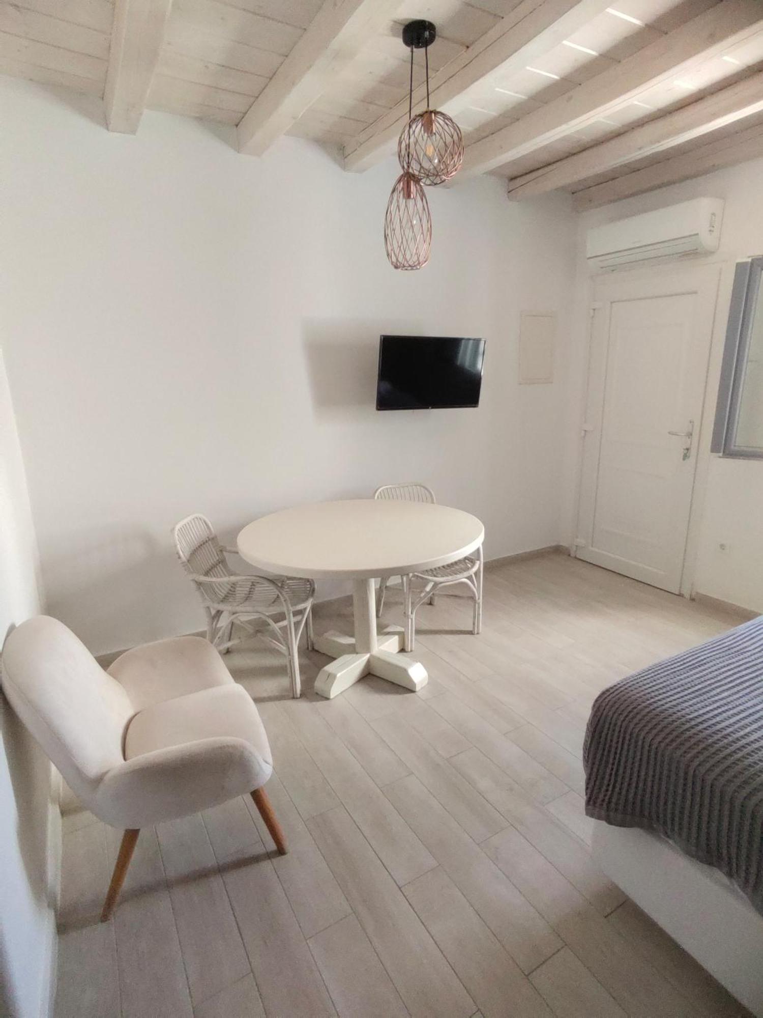 Ftelia Breeze Hotell Klouvas Exteriör bild