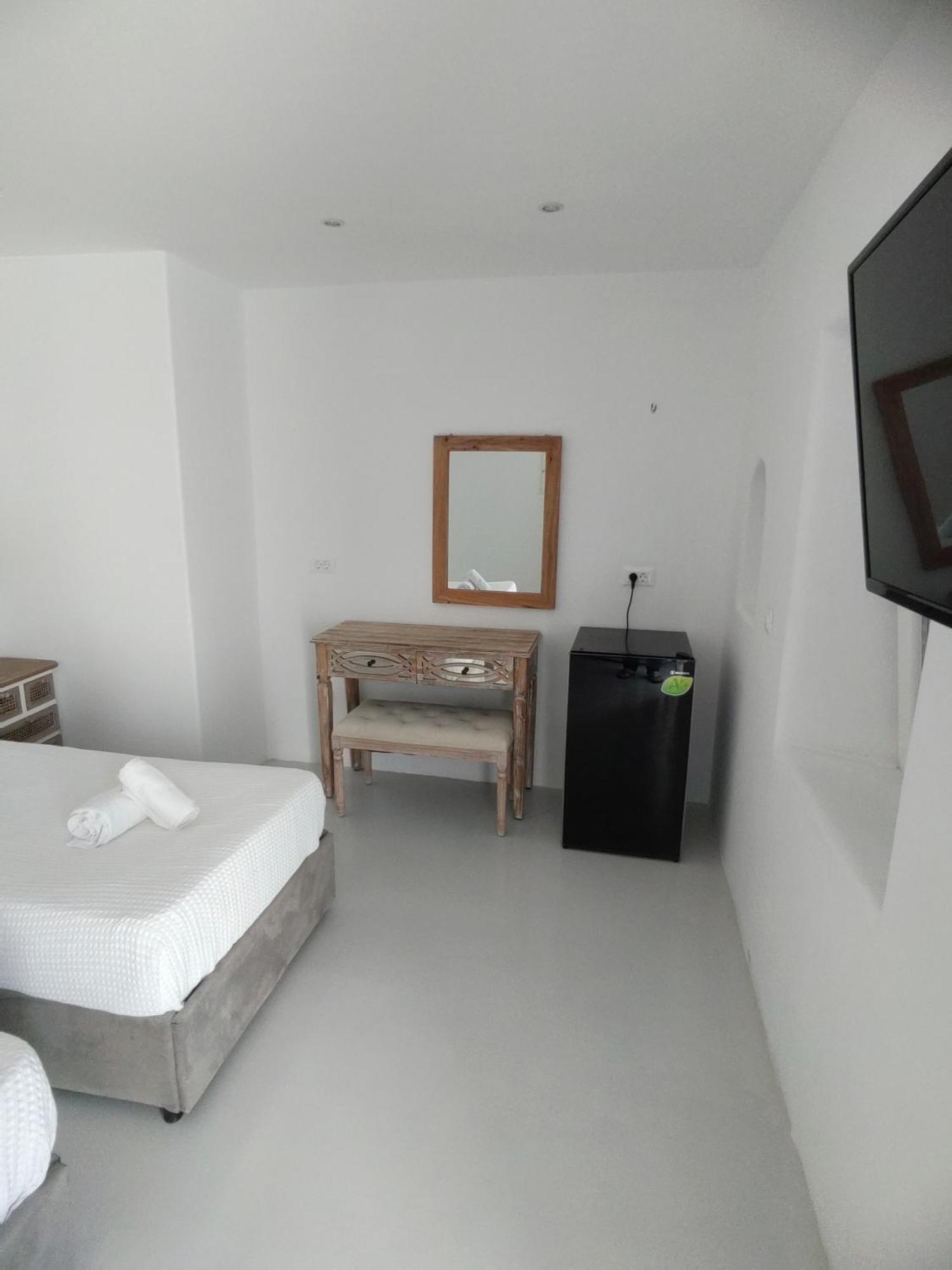 Ftelia Breeze Hotell Klouvas Exteriör bild